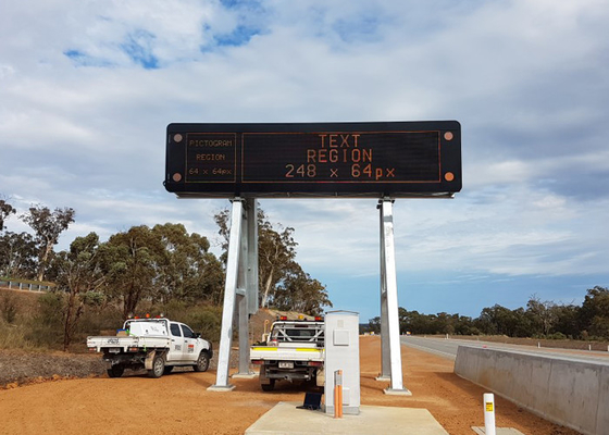 Electronic Variable Message Signs LED Traffic Display For Motorways Tunnels Bridges