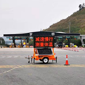 Outdoor EN12966 VMS Trailer Signs Solar Powered Traffic LED Screen