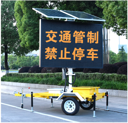 Outdoor EN12966 VMS Trailer Signs Solar Powered Traffic LED Screen