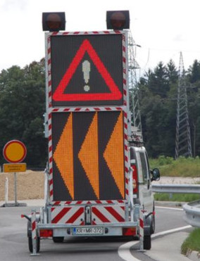 Mobile 3 In 1 SMD Lens VMS Trailer Signs LED Display With Generator