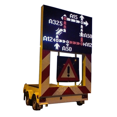 IP65 12400 Nits VMS Trailer Signs Portable Variable Message Signs