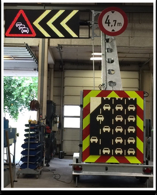 All In One IP56 VMS Trailer Signs Full Color Advertising Display